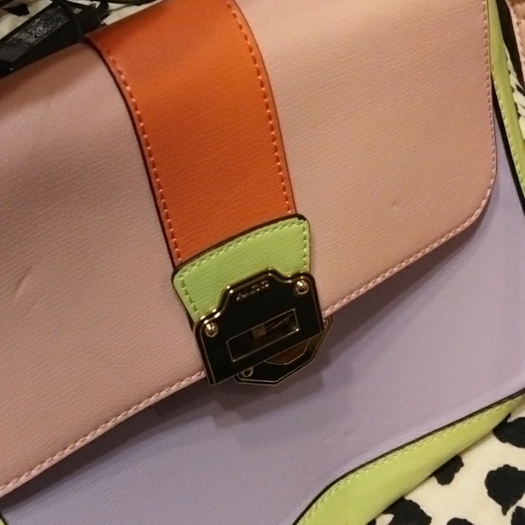 Iam selling a Aldo handbag - Picture 2 of 8